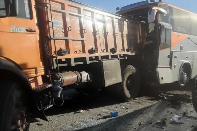 تصادف زنجیره‌ای در آزادراه پیامبر اعظم تبریز با یک کشته و 16 مصدوم