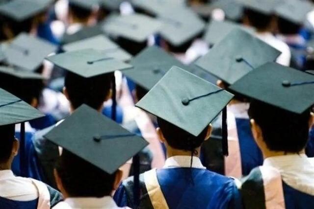 وزیرعلوم: کاهش دوره کارشناسی ارشد و دکتری