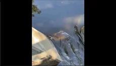 کمین تمساح با دهان باز در رودخانه (فیلم)