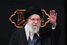 لحظۀ ورود رهبر معظم انقلاب به دومین شب مراسم عزاداری ایام شهادت حضرت زهرا (فیلم)