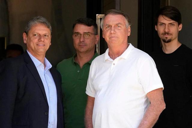 درخواست رئیس‌جمهور سابق برای حبس خانگی