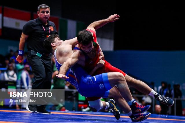 طلای مسابقات کشتی فرنگی بازی.های المپیک ناشنوایان بر گردن ورزشکار خوزستانی