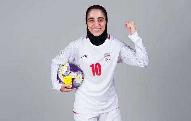 نسیمه غلامی: مسی را دوست دارم ولی الگویم رونالدو است/ می‌خواهیم دنیا را شگفت‌زده کنیم