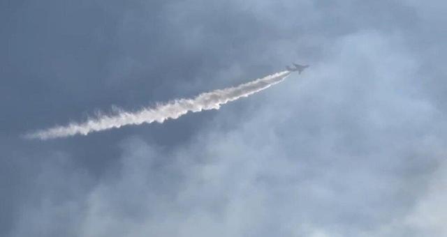 ببینید | آخرین تصاویر از عملیات اطفای حریق در الیت به وسیله آب‌پاشی توسط هواپیمای ایلوشین