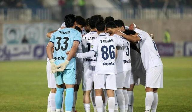 ملوان در ضربات پنالتی صعود را جشن گرفت/ آلومینیوم هم به سرنوشت فجر و ذوب‌آهن دچار شد