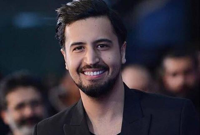 شباهت عجیب آقای بازیگر به پدر تازه درگذشته‌ اش! | ببینید