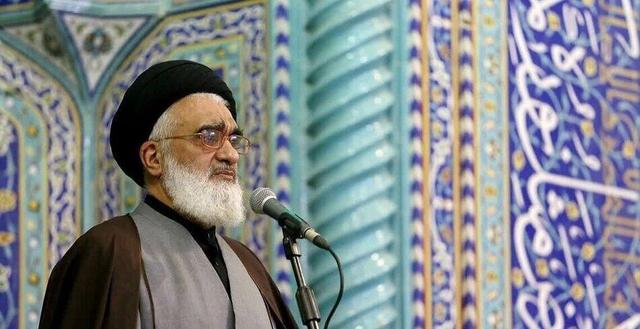 خطیب نماز جمعه قم: مکتب فاطمی ستون فقرات نهضت‌های الهی در تاریخ است / انبیای الهی دفتر بسیج را امضا کرده‌اند