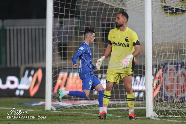 کارگری می‌کردم تا استوک بخرم/ اگر داور با ما مهربان بود استقلال حذف می‌شد