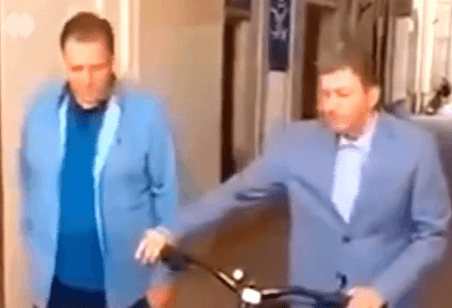 ببینید| ماجرای دوچرخه سواری استاندار اصفهان در بافت تاریخی کاشان چه بود؟