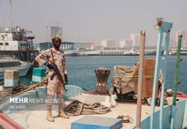 هشدار قاطع مرزبانان میناب به نفت‌کش خارجی در خلیج فارس