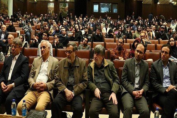 فلسفه باید پرسشگری را تعمیق و ترویج کند