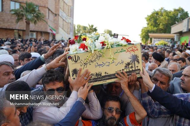 استقبال پاسداران نیروی زمینی از پیکر شهید گمنام در مرزهای جنوب غربی