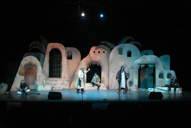 «خورشید پشت در» همزمان با «ایام فاطمیه» به روی صحنه میآید