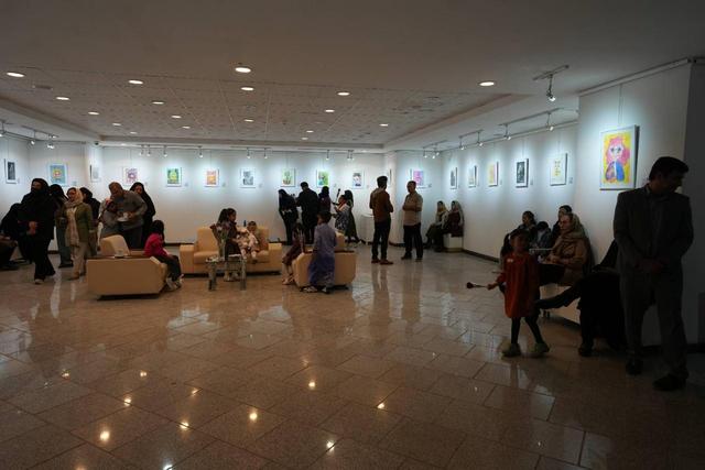 نمایش ۳۳ تابلوی نقاشی نوجوانان زاهدانی در موزه منطقهای جنوب شرق