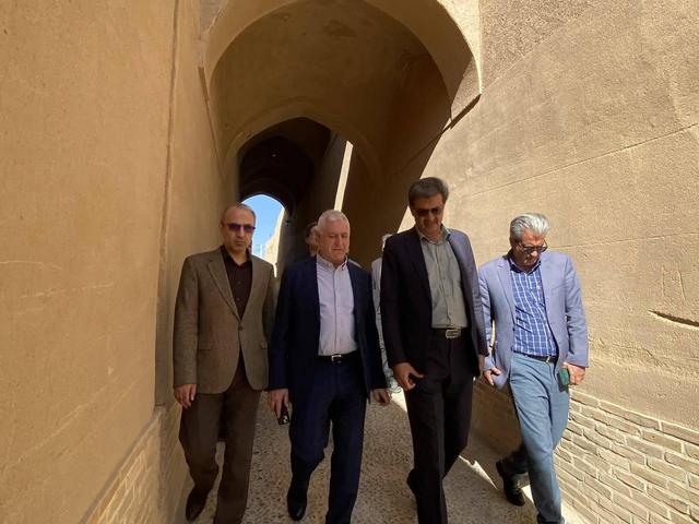 ارزیابی ظرفیت‌های گردشگری ابرکوه در بازدید مدیرعامل صندوق احیای اماکن تاریخی