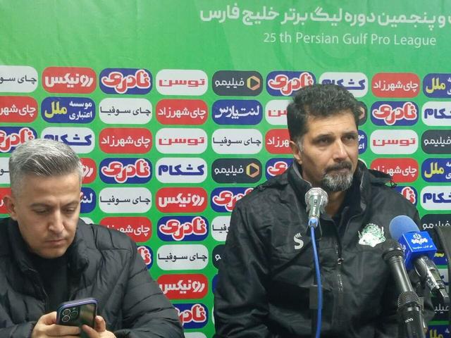 سرمربی آلومینیوم: قضاوت‌های وی ای آر سلیقه‌ای و ناعادلانه است