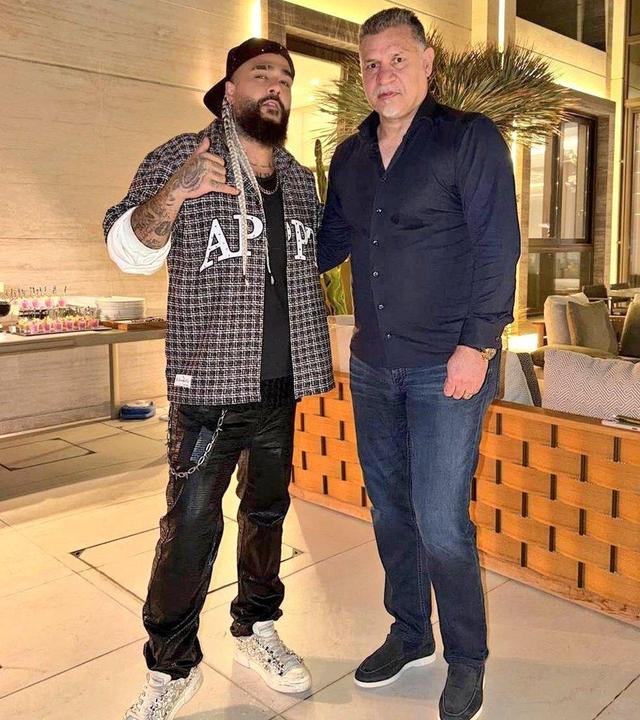 پشت‌پرده عکس ۲ نفره علی دایی کنار ساسی مانکن فاش شد