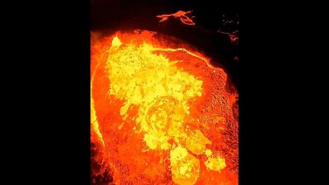 آخرین ویدیوی یک پهپاد زمان تصویربرداری از آتشفشانی ترسناک را ببینید