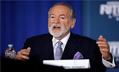 رسانههای اسرائیلی: راستگرایان در واشنگتن خواستار بازگشت هاكابی پس از فاش شدن دیدارش با یک جاسوس سابق شدند