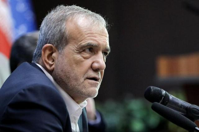 پزشکیان: واقعیت‌های اقتصادی را با مردم در میان بگذاریم!