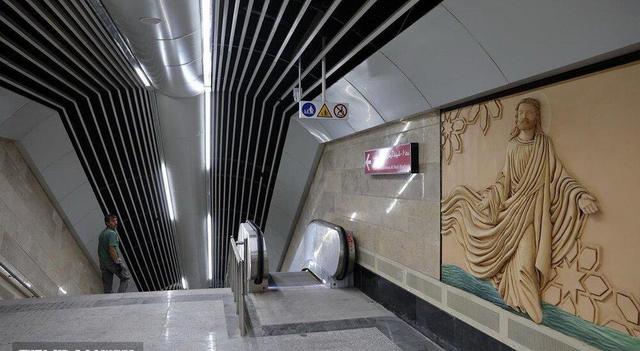 جزئیاتی از معماری ایستگاه مریم مقدس(س)/ تلفیقی از سبک ایرانی-اسلامی و معماری کلیسا