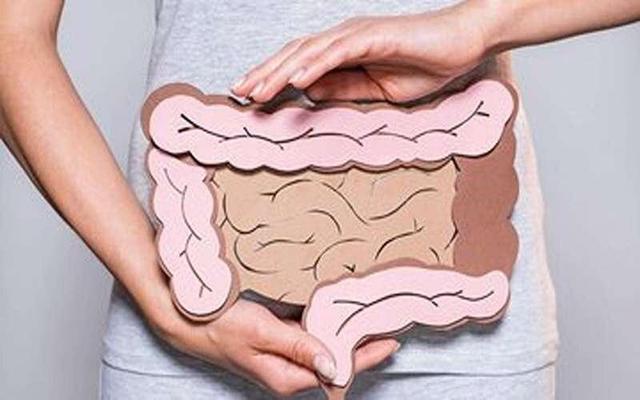 ۱۰ خوراکی برتر که نفخ معده را کاهش می‌دهند