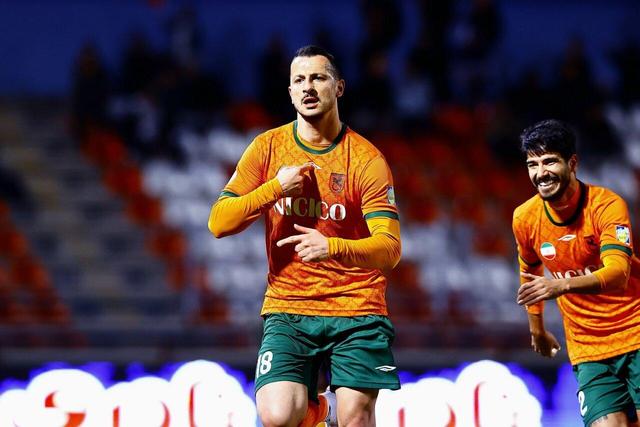 تکرار دسته‌جمعی حرکت وحید شمسایی در عربستان + عکس