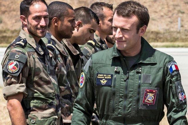 آیا فرانسه خود را برای جنگ آماده می‌کند؟ | باید برای از دست دادن فرزندانمان آماده شویم!