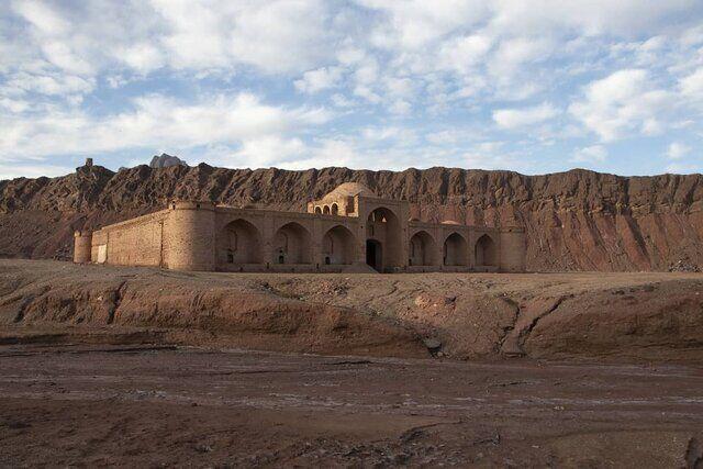 آغاز مرمت یک کاروانسرای جهانی در کرمان/«چاه‌کوران» راور وارد فاز نوسازی می‌شود