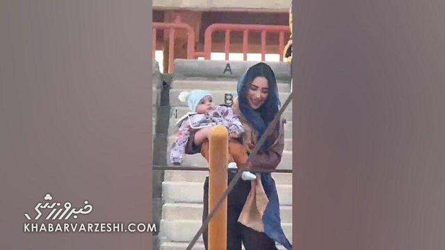 ویدیو| قدردانی سرمربی شمس آذر از مادر جوانی که با فرزندش به ورزشگاه آمد