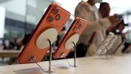 ببینید| صف خرید آیفون ۱۷ در غزه خبرساز شد