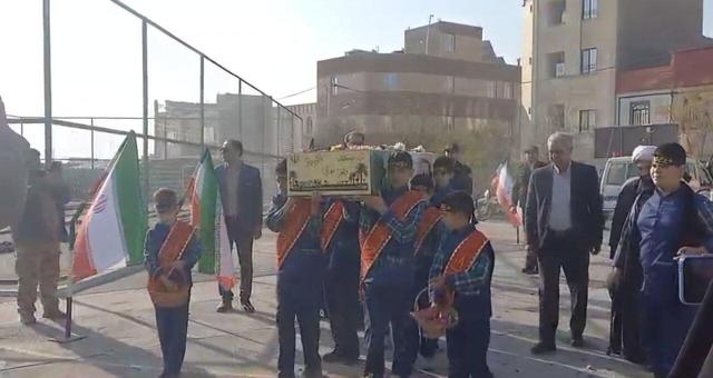 استقبال گرمساری‌های کوچک از شهید گمنام در ایام فاطمیه