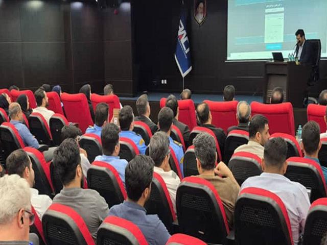 آغاز آموزش تخصصی اجرای سامانه کنترل تردد کامیون‌ها در بندر شهید رجایی
