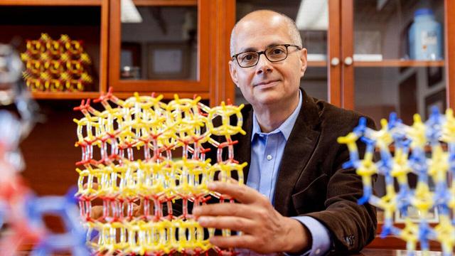 گفتگو با نوبلیست شیمی؛ از کودکی تا ایستادن بر قله شیمی جهان