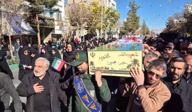 تشییع شهید گمنام هشت سال دفاع مقدس در قوچان