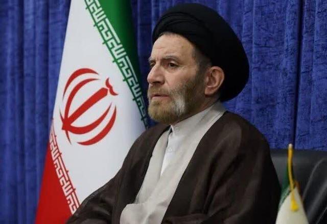 کتاب و کتابخوانی مهم‌ترین ابزار مقابله با تخریب فرهنگی دشمن است