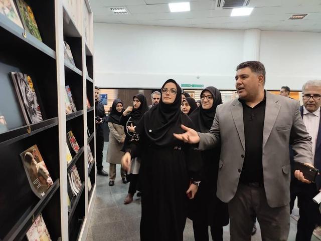 بازدید دبیرکل کتابخانه‌های عمومی از کتابخانه مرکزی خرم‌آباد
