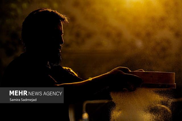 آیین سنتی سمنوپزان در میدان امام حسین (ع)