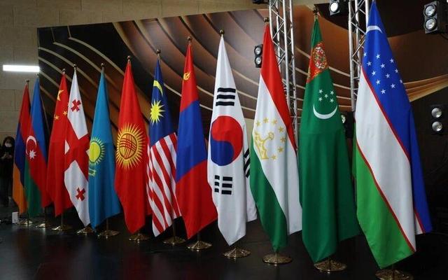 برنامه فرهنگی «ستاره راه ابریشم» در آستانه؛ موسیقی آسیا به هم پیوست