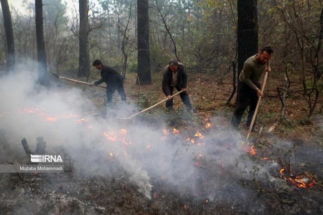 احداث آتشبُر به طول ۱۵۰۰ متر برای مهار حریق در الیت