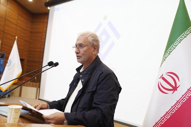 هنر به عنوان یک میانجی اجتماعی در کنار رنج‌ها و آلام مردم بوده و هست