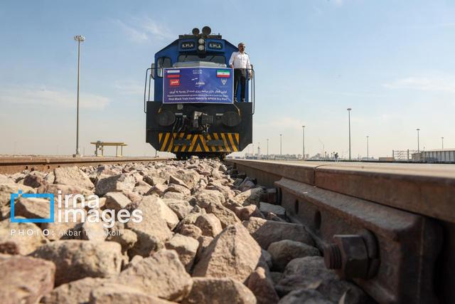 آغاز فاز آزمایشی حمل ریلی سیمان نیزار قم با هدف‌گذاری ۱۵۰ هزار تن بار سالانه