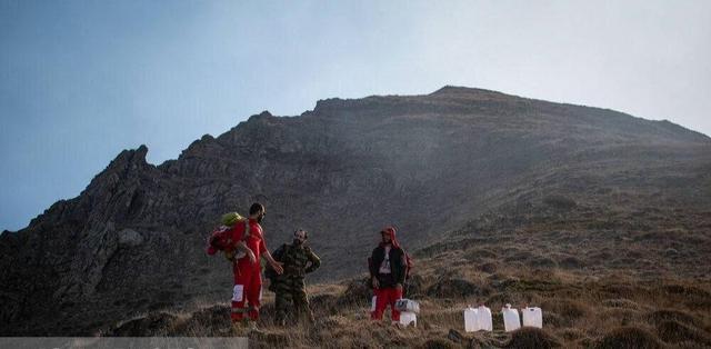 خدمات‌رسانی ۱۸ تیم عملیاتی هلال احمر در اطفای حریق جنگل‌های الیت