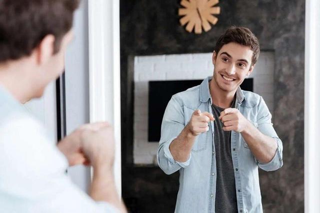 آیا صحبت کردن با خود طبیعی است؟