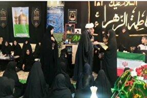 اهدای پرچم جلسات خانگی قرآن به خانواده شهید کیوان پیری