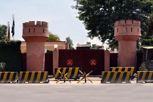 حمله تروریستی به مقر گارد فدرال در پیشاور