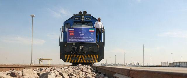 آغاز فاز آزمایشی حمل ریلی سیمان نیزار قم با هدف‌گذاری ۱۵۰ هزار تن بار سالانه