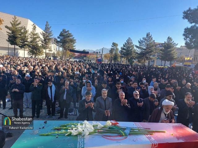 نماز طلب باران با حضور پیکرهای مطهر شهدای گمنام در کرمان