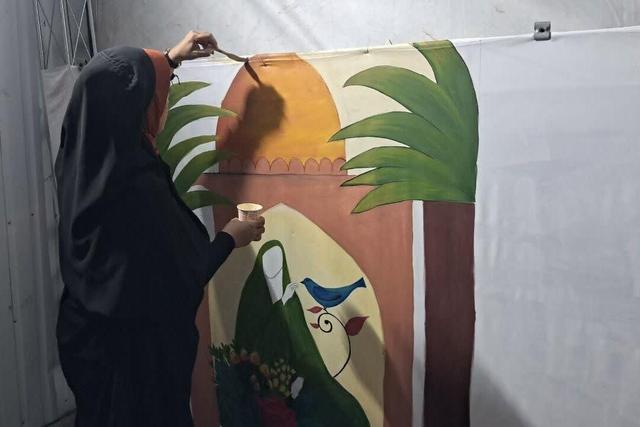 از خوشنویسی تا نقاشی و مد فاطمی؛ نمایشگاه «بانوی بیکران» صحنه تولیدات زنده هنرمندان شد