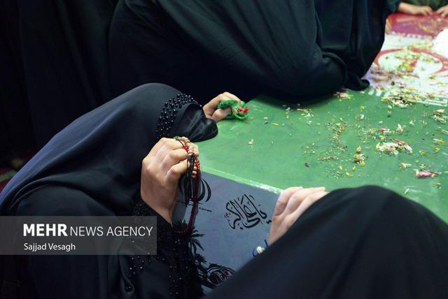 مشق عشق در حریم روضه فاطمی؛ میثاق دانش‌آموزان بیرجندی با یک نشان